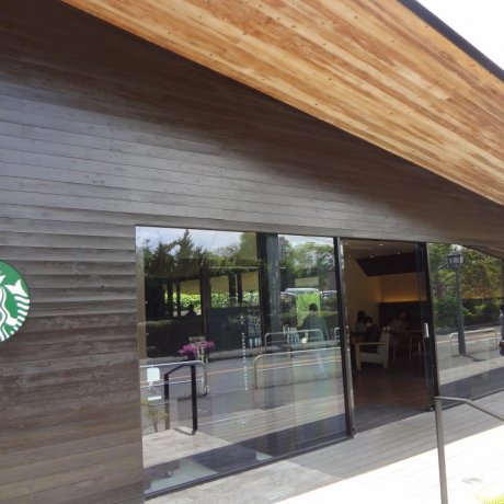 充滿設計感的星巴克鎌倉店 充滿設計感的星巴克鎌倉店